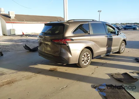 2022 Toyota Sienna Xle z USA, uszkodzony, nr VIN 5TDYRKEC9NS131147